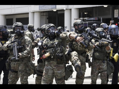 Oltre 300 sudcoreani arrestati in blitz Usa anti-migranti