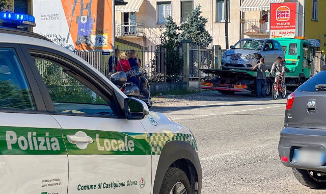 Scontro sulla Varesina, ferito un ragazzo