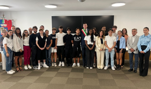 La cerimonia del battesimo civico nella sala del Consiglio comunale di Gorla Maggiore