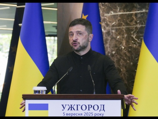 Zelensky, 'non andrò a Mosca, Putin invece venga a Kiev'