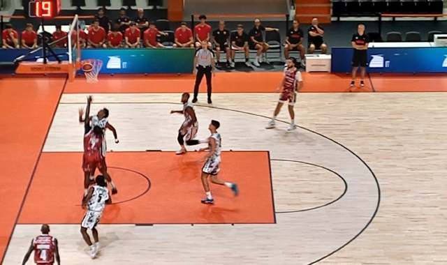 OJM a tre quarti, poi Tortona prende il largo