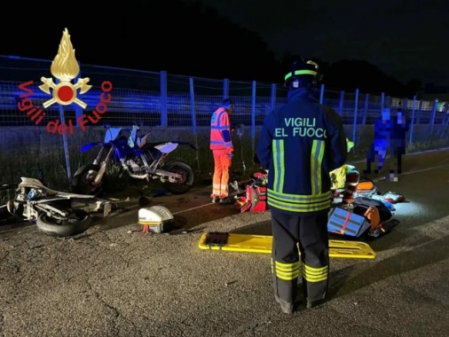 Incidente nel Comasco nella notte, morti due ragazzi in moto