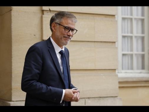 Bayrou, partiti in guerra civile, vogliono caduta governo