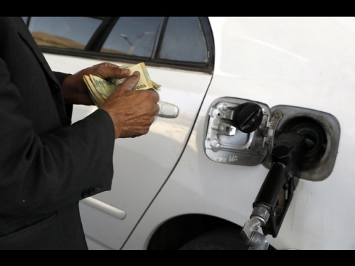 Opec+ decide aumento produzione greggio