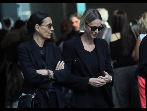 Chiusa la camera ardente di Armani, in 16mila per l'addio