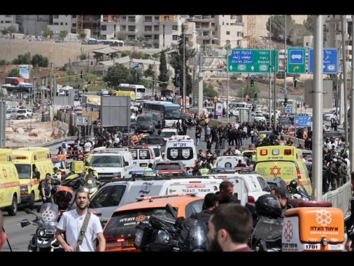 Attentato a Gerusalemme, quattro morti a una fermata del bus