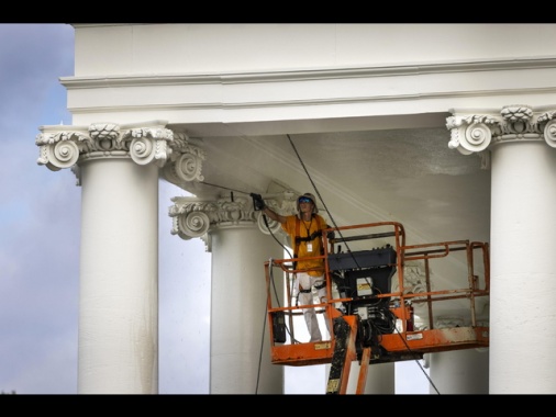 Usa rivedono i dati, 911 mila posti di lavoro in meno