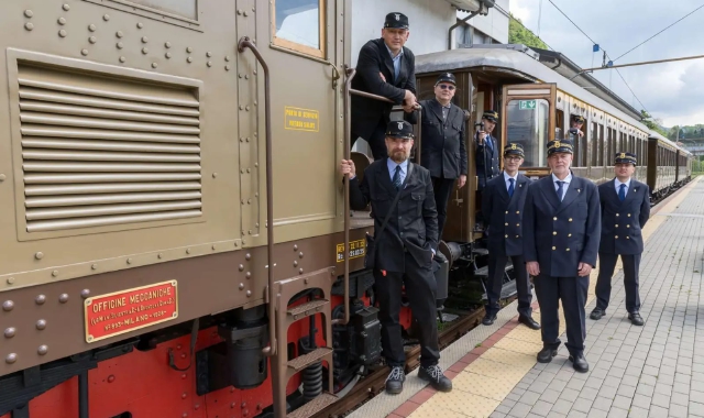 Ad accogliere i viaggiatori ci sarà il personale Trenord in divisa d’epoca
