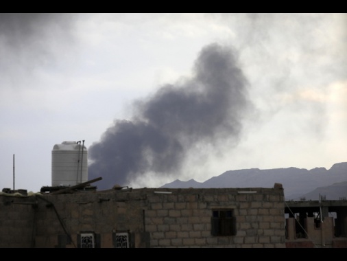 Israele, intercettato altro missile Houthi dopo attacchi a Sanaa