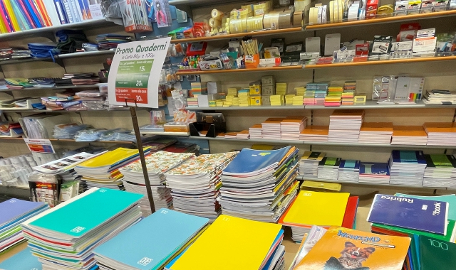 Cara scuola, quanto mi costi: prezzi su, aumentano le richieste di prestiti