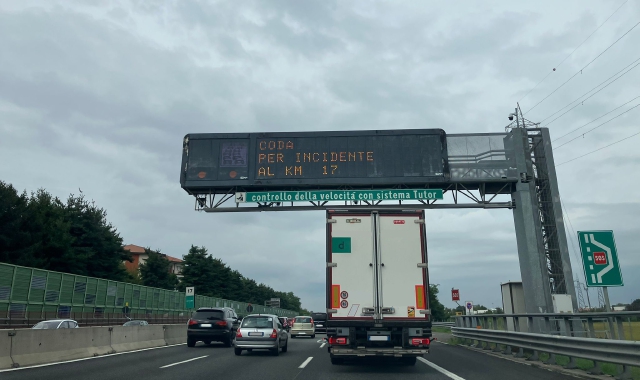 Autolaghi: incidente e lunghe code