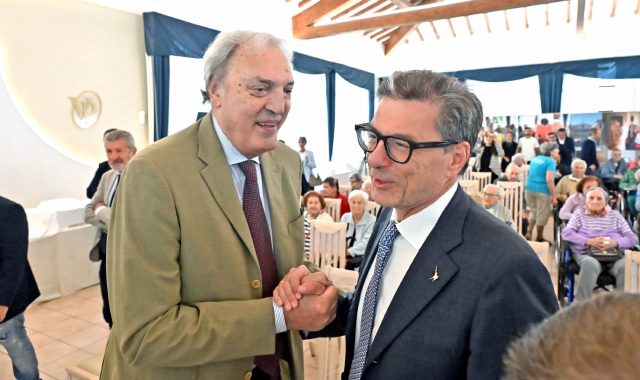 Il ministro Giancarlo Giorgetti con Dino Meneghin  (Foto Angelo Puricelli) 