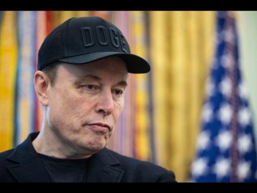 Musk in video a corteo Londra, 'serve cambio governo Gb'