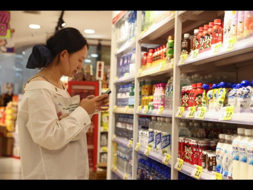 Cina, +5,2% produzione industriale agosto, minimi 12 mesi