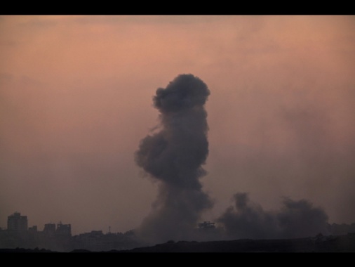 Fonte Israele, Idf sta attaccando con forza Gaza city