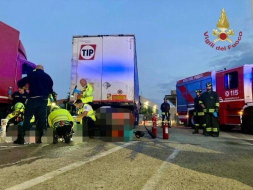 Travolto da un muletto, muore a 61 anni