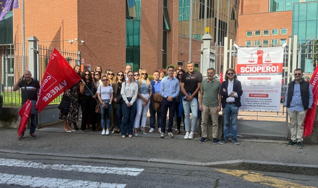 Presidio degli upp davanti al tribunale di Busto