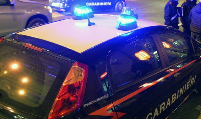 Non si voltano dall’altra parte: rapinatore inseguito dai cittadini e poi arrestato