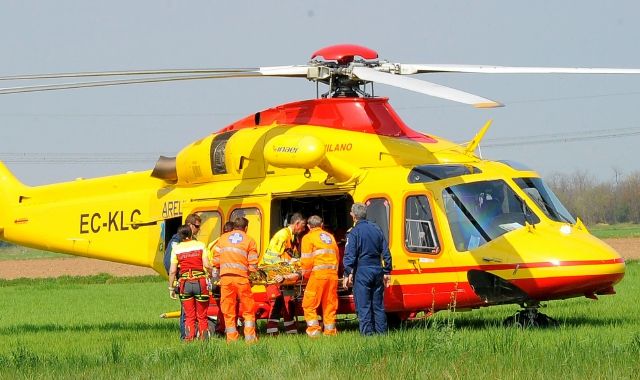 I soccorsi sono avvenuti anche con l’impiego dell’elicottero  (foto Archivio)