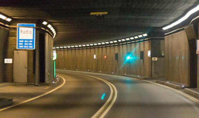 Il tunnel del Gottardo dove i due motociclisti hanno effettuato i sorpassi nonostante il divieto