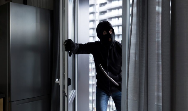 Manette al ladro seriale