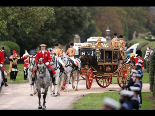 Re Carlo riceve Trump con un picchetto d'onore record