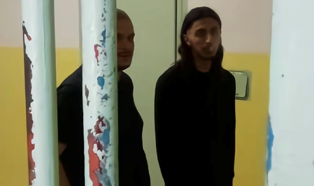 L’artista è stato portato ieri mattina in via per Cassano dopo cinque giorni trascorsi a San Vittore: i motivi del trasferimento non sono noti, ma in rete circolano le foto scattate illegalmente nel carcere