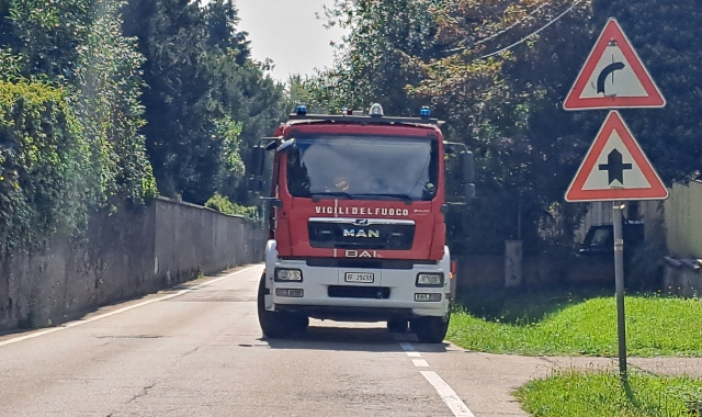 I vigili del fuoco sul luogo dell’incendio