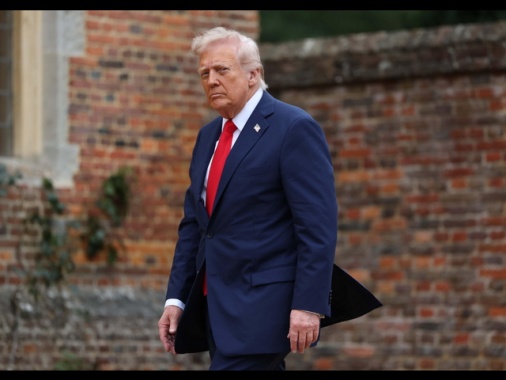 Trump minaccia la revoca di licenze tv, 'il 97% è contro di me'