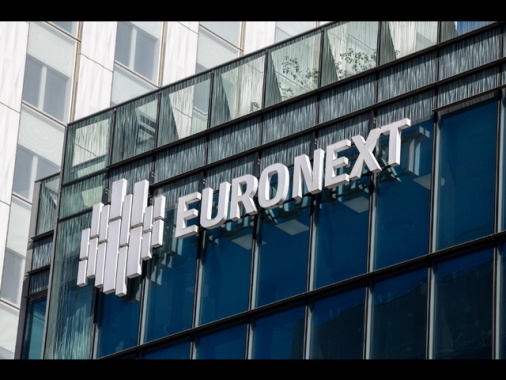 Borsa: l'Europa migliora, Milano +0,78% in attesa di Fitch