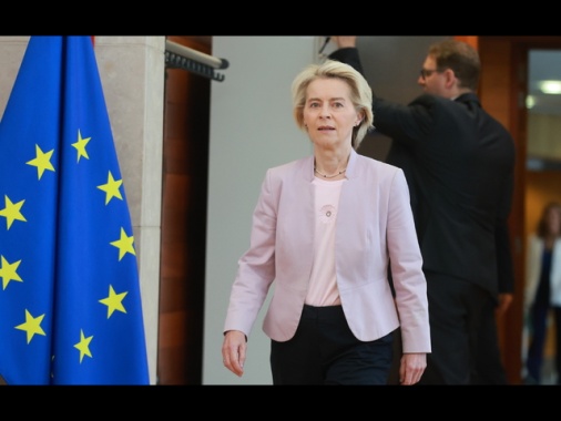 Ue verso anticipo di un anno a stop all'import Gnl russo