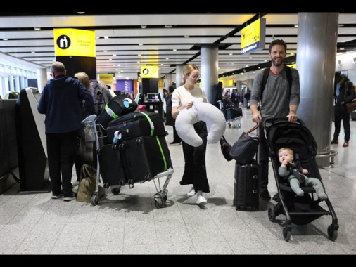 Media, 145 voli in ritardo e 4 cancellati da Heathrow