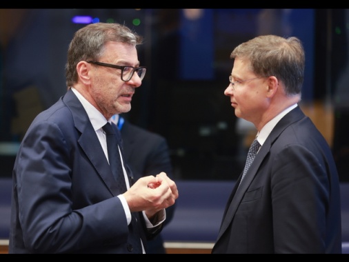 Dombrovskis, 'bene le ambizioni dell'Italia sul deficit'