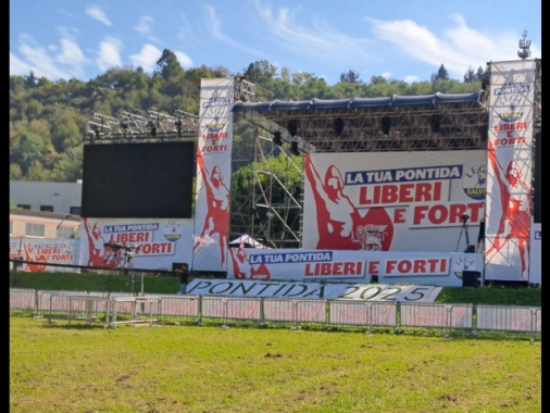 Giovani della Lega a Pontida, 'FI scelga, o con noi o contro'