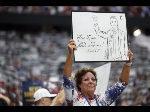 Ovazione per Trump ai funerali di Kirk, 'Usa, Usa'