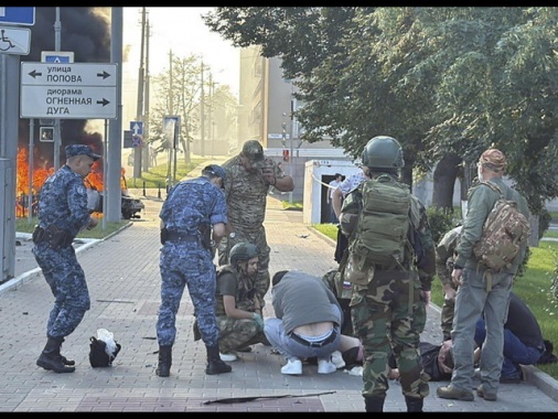 Mosca, 3 morti e 10 feriti in raid ucraini a Belgorod