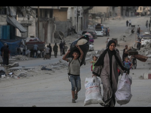 Media, scene disperate sulle strade verso il sud di Gaza