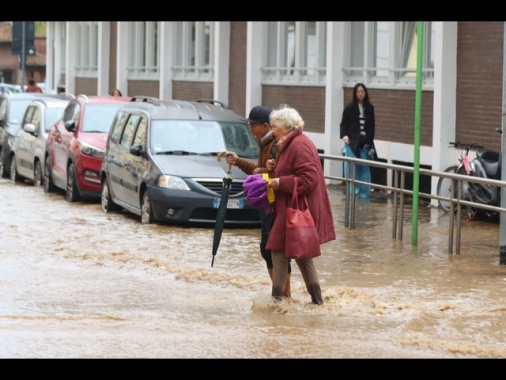 ++ Il Seveso esonda a Milano, alto il livello anche del Lambro +