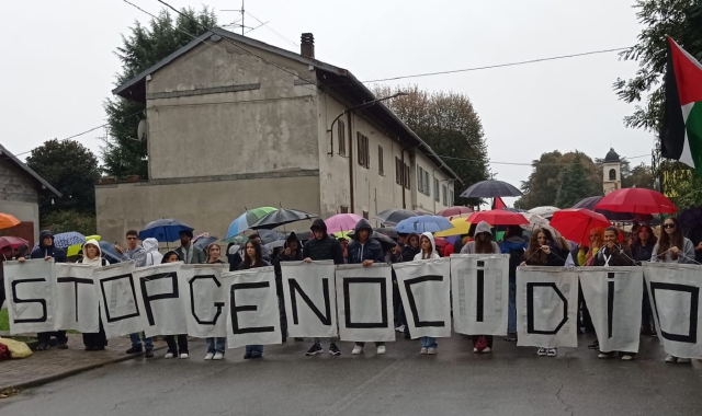 Protesta pro Palestina davanti alla Leonardo