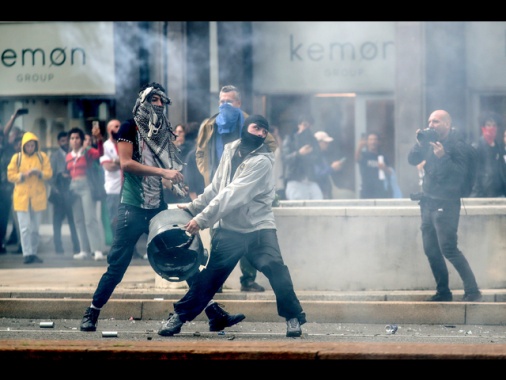 Scontri a Milano, tre arresti disposti dal pm