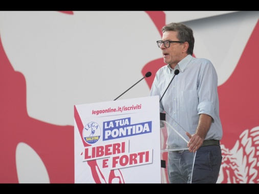 Giorgetti, 'contributo dalle banche assolutamente doveroso'