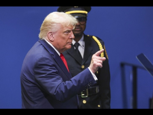 Trump, Paesi Nato abbattano jet russi sui loro cieli