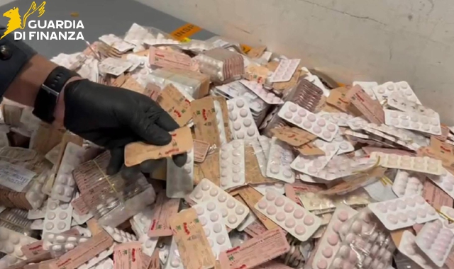 Farmaci illegali, a Malpensa anche 200 flaconi di insetticida