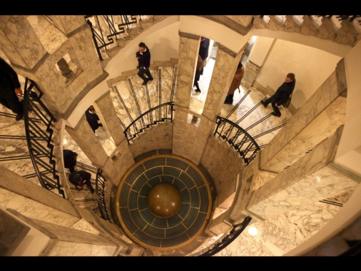 Borsa: Milano gira in positivo (+0,1%), balzo di Leonardo ed Eni