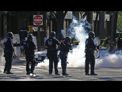 Sparatoria a Dallas, una persona uccisa, suicida l'attentatore