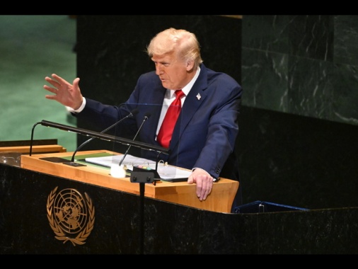 Trump, 'molto deluso da Putin, è il momento di fermarsi'