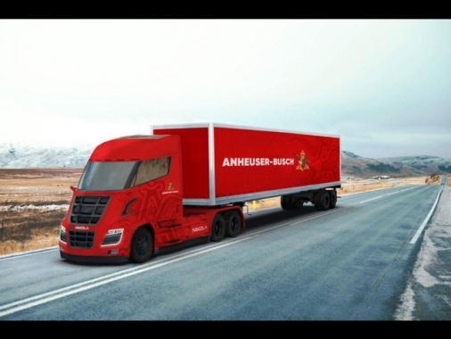 Trump, dal primo ottobre dazi al 25% sull'import di camion