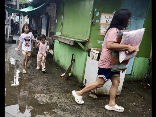 Maltempo colpisce le Filippine, 400.000 evacuati