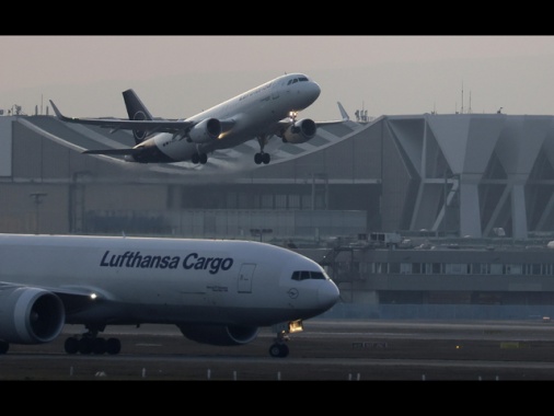 Lufthansa verso il taglio di migliaia posti, costi troppo alti