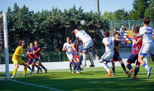 Solbiatese e Caronnese si sono affrontate l’ultima volta a maggio nei playoff: vinsero i rossoblù 2-0 (foto Samuele Lucchi)